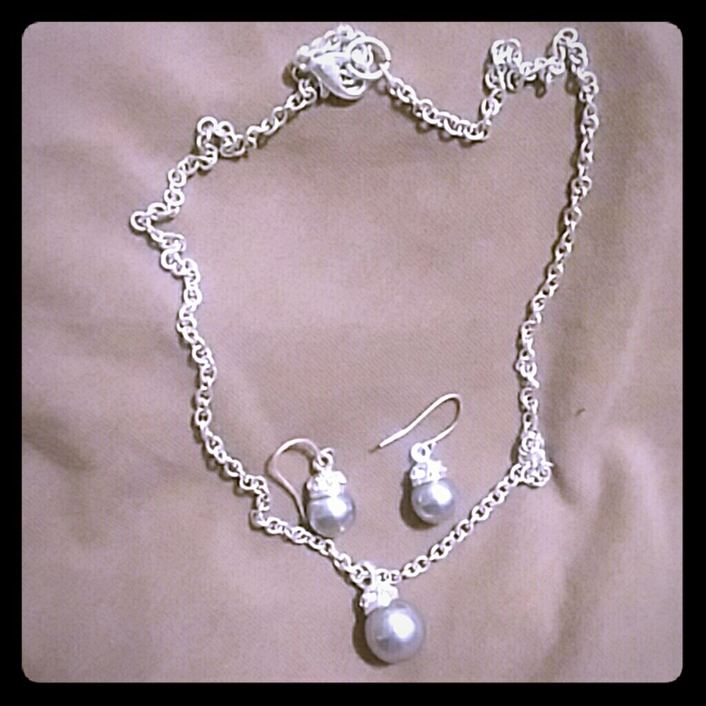 Necklace and earring set